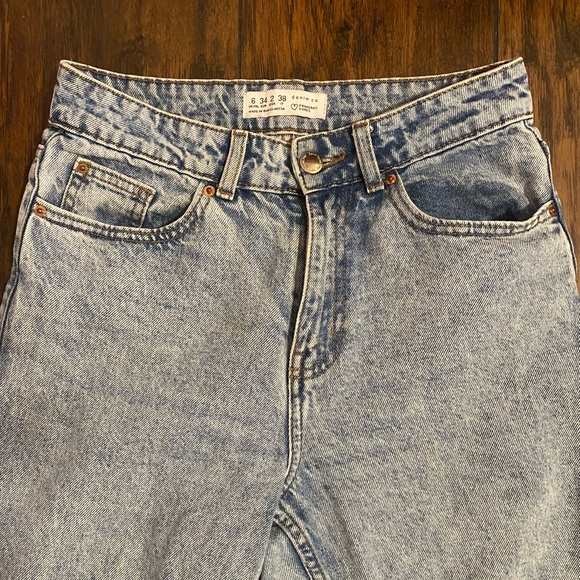 Light Wash High Rise Jeans - Picture 3 of 7